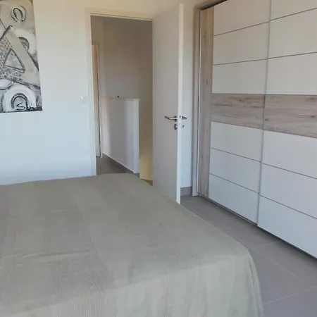 فيلة Santiago 2628 لي إيسامبر